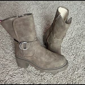 DV Dolce Vita boots size 7.5 New without tag